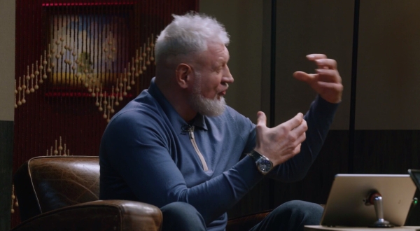 Емельяненко воровал деньги, ездил без номеров после встречи с Путиным и научил весь двор курить. Шоу на шоу у Мусагалиева