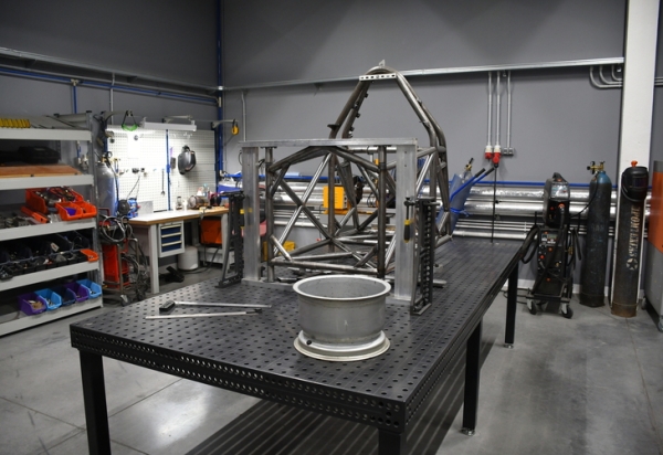 В Москве уже делают гоночные прототипы, хоть никто и не верил! Побывали на заводе и изучили процесс до винтика