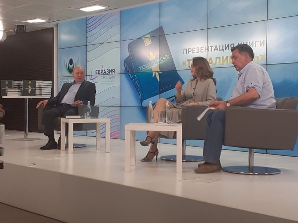 «Что этот Полежаев напишет?»: экс-губернатор выпустил книгу о Тюкалинске