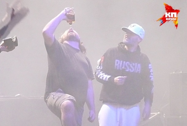 Limp Bizkit вышли с плакатом "Крым = Россия"