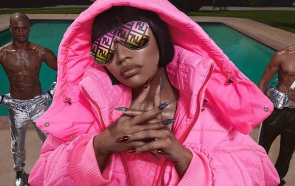 Тверк Ники Минаж в постели собрал миллионы лайков