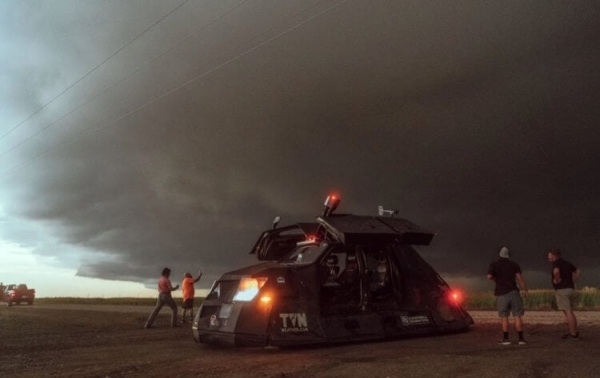 Единственный автомобиль, который может пережить торнадо, выглядит как космический корабль - Hi-News.ru