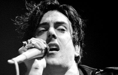 Вокалист Lostprophets пытался изнасиловать 11-месячного сына своей несовершеннолетней фанатки