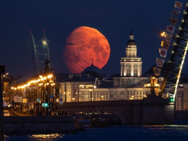 Самая загадочная иллюзия: ученые тысячи лет не могут понять, почему Луна кажется иногда огромной - Hi-News.ru