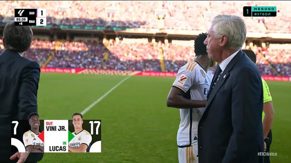 Винисиус издевался над фанатами «Барсы» – в ответ на оскорбления. Анчелотти пришлось уводить его за руку