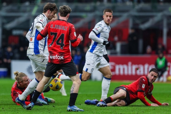 Стеклянная бутылка в голову, четыре красных: матч «Рома» – «Лацио» стал чем-то диким