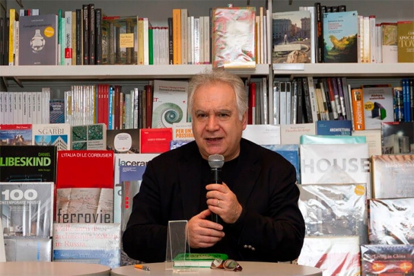 В 2000-м за Батистуту сражались «Рома», «Лацио» и «Интер». Капелло обыграл всех, использовав знакомого журналиста