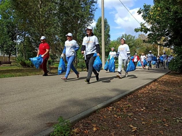 Волонтеры Куйбышевского НПЗ провели экологический забег в самарском парке нефтяников
