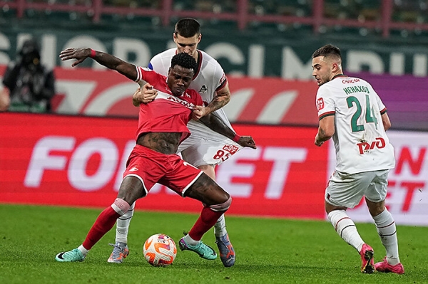 Абаскаль продолжает воспитывать Соболева. Это разумно делать с «Локомотивом»?