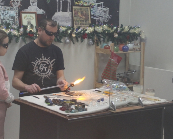 Экоёлка и «пряничные» мастерские: «Омская крепость» становится новогодним «центром»