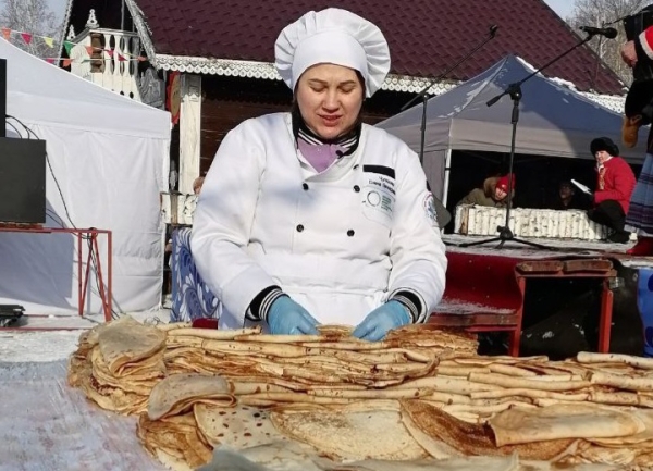 Блинный рекорд установлен на Масленицу-2025 под Новосибирском