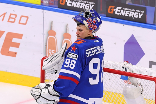 Лучший вратарь КХЛ проваливается в СКА. Что с ним происходит?