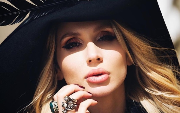 Лобода в образе скелета анонсировала новый трек