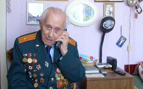 Андрей Травников поздравил ветеранов с Днём Победы 2020