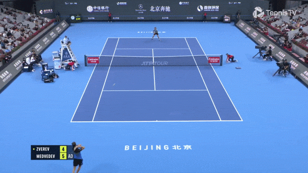 Медведев провел один из лучших матчей года и вышел в финал Пекина. Уже 8-й в сезоне