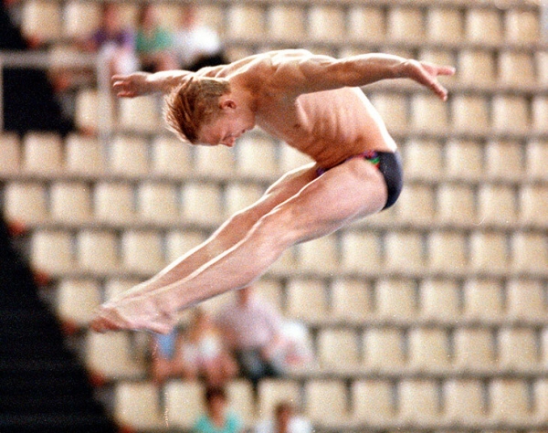 Думаете, возрастной ценз только в фигурке? Нееет – в гимнастике поднимали дважды (но не спаслись от обмана), а пловцы испугались 10-летней девочки