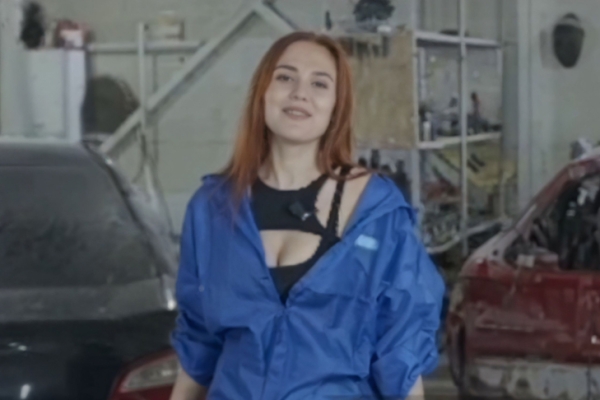 Автомеханик Алиса Корнилова из Новосибирска стала героиней телешоу «Работяги»