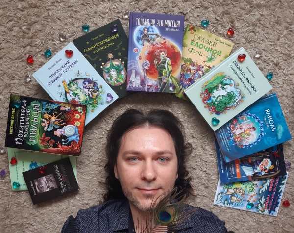 Лекарства от хандры и не только: 11 книг омских писателей, которые вышли в этом году