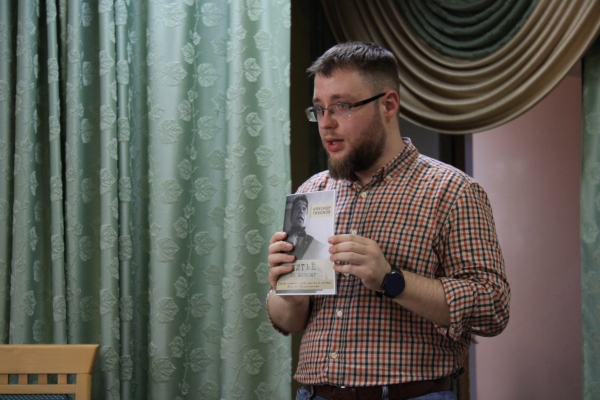 Лекарства от хандры и не только: 11 книг омских писателей, которые вышли в этом году