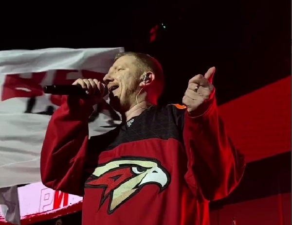 На матче «Авангарда» и «Салавата Юлаева» выступила известная рок-группа