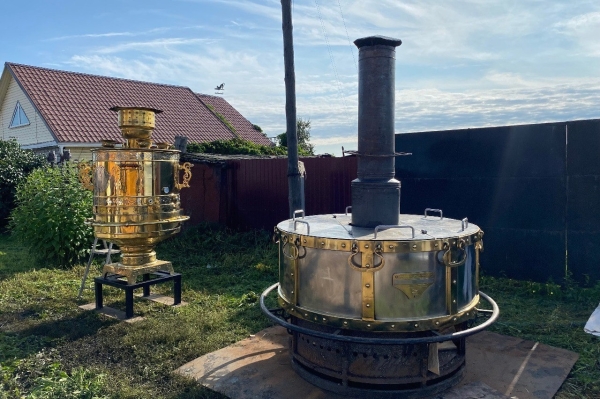 Омичей пригласили отпить из 300-литрового самовара и поесть из 1200-литрового казана