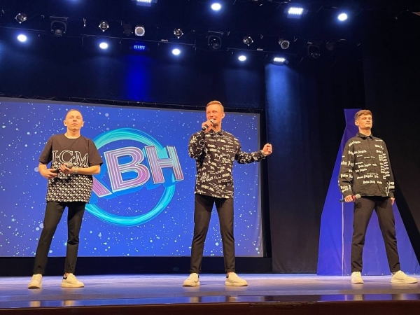 &laquo;Омск &ndash; город Колчака, а не Шелеста&raquo;: кавээнщики открыли сезон в &laquo;Химике&raquo;