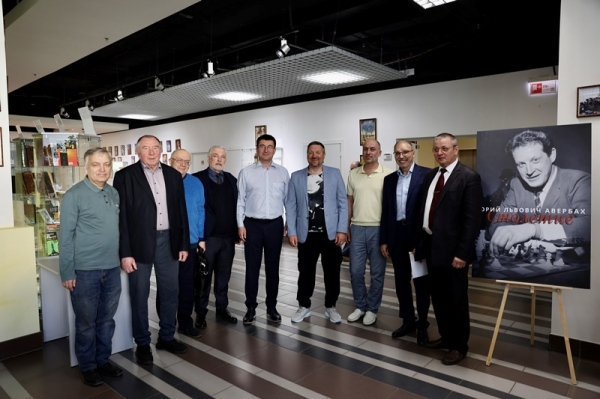 Омский меценат передал в дар библиотеке ценную скульптуру «Георгий Победоносец»