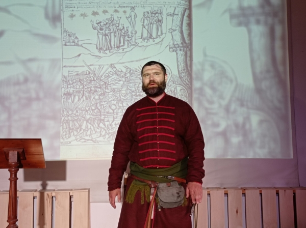 Передачу уникальных книг «Омской крепости» отметили стрельбой из пушек 