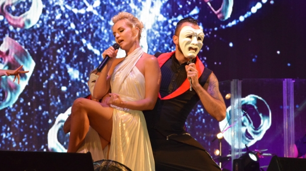 &laquo;Раньше на сцену попадали не по блату&raquo;: кого везут на гастроли в Омск