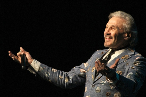 &laquo;Раньше на сцену попадали не по блату&raquo;: кого везут на гастроли в Омск