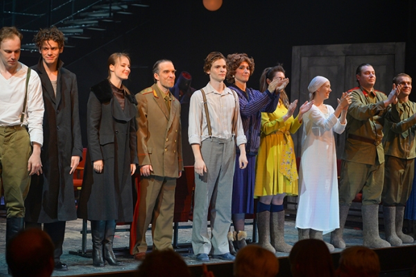 Театр Вахтангова «отправил» омских зрителей во времена СССР