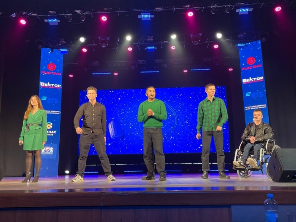 «У вас шелест круглый год»: в Омске прошел грандиозный фестиваль КВН