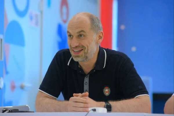 Уникальное «Евангелие Достоевского» подарили омской библиотеке