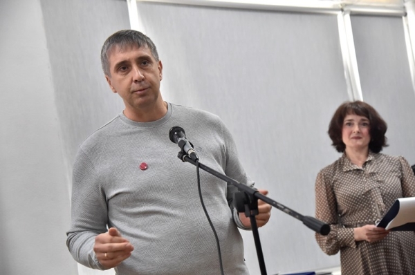 Уникальное «Евангелие Достоевского» подарили омской библиотеке