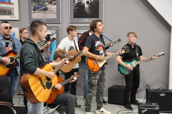 В Омске массово сыграли хиты Летова