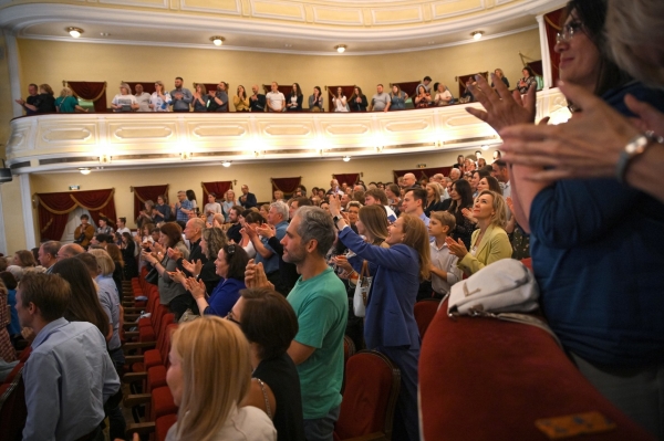 В Омске показали «Волки и овцы» Островского с настроением Петра Фоменко