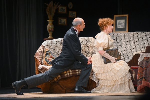 В Омске показали «Волки и овцы» Островского с настроением Петра Фоменко