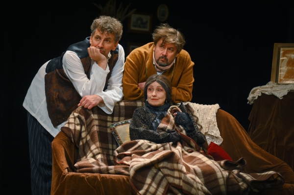 В Омске показали «Волки и овцы» Островского с настроением Петра Фоменко