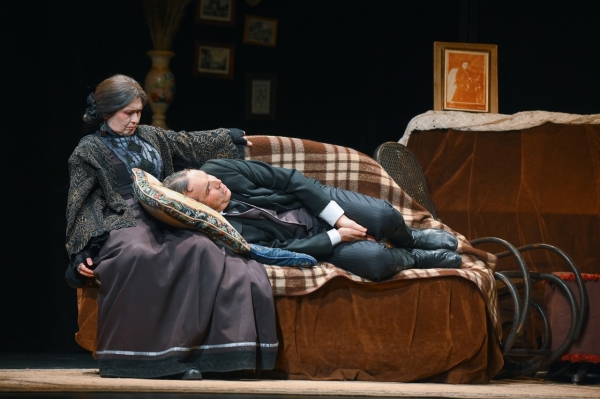 В Омске показали «Волки и овцы» Островского с настроением Петра Фоменко