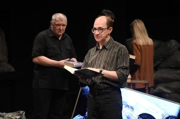 В Омской драме показали «не спектакль» о людях Донбасса