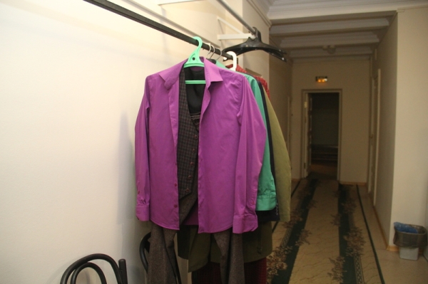 Закулисье Омской драмы: трюм сцены, актерские приметы и кирпич Достоевского