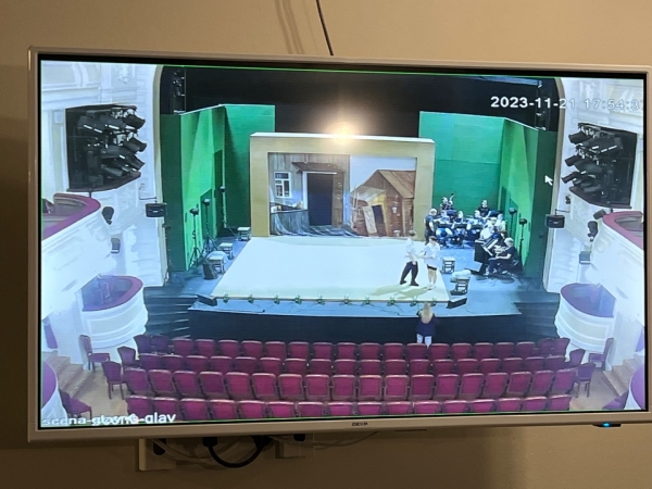 Закулисье Омской драмы: трюм сцены, актерские приметы и кирпич Достоевского