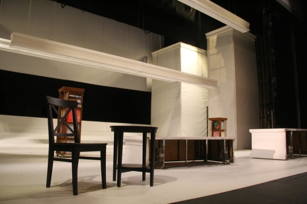 Закулисье Омской драмы: трюм сцены, актерские приметы и кирпич Достоевского