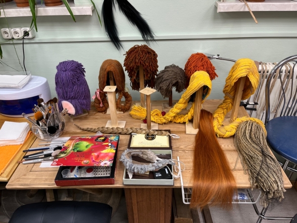 Закулисье Омской драмы: трюм сцены, актерские приметы и кирпич Достоевского